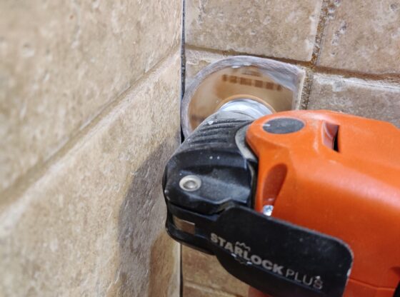 oscillating-tool-caulk-removal